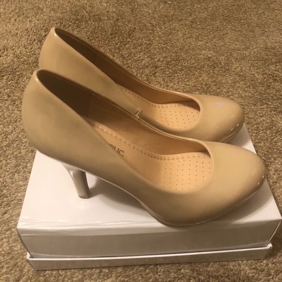 Nude Heels - Picture 2 of 3